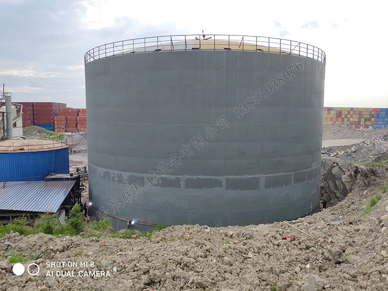 12000噸瀝青罐正在施工中